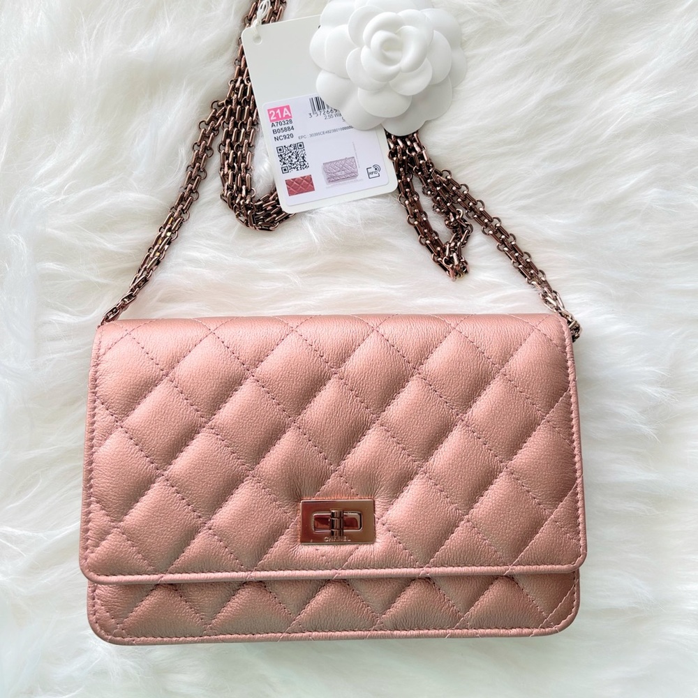 Chanel | 21A Metallic Rose Gold Wallet on Chain - Picture 3 of 7